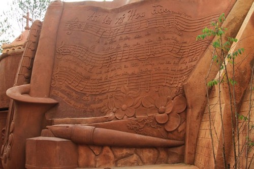 Clay sculptures - a new attraction in Da Lat - ảnh 3